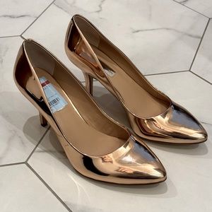 INC ZITAH PUMPS 9.5 in Rose Gold NWT
